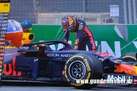 Formula 1 yarışında ilk qəza: bolid trassdan çıxarıldı - Foto
