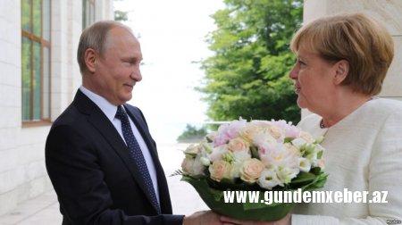 Vladimir Putin Angela Merkellə görüşüb