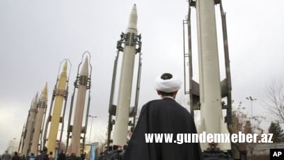 İranın ordu rəsmisi: Raketlər İran körfəzindəki döyüş gəmilərini vura bilər