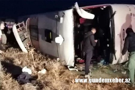 İranda avtobus qəzaya uğrayıb, 20 nəfər ölüb