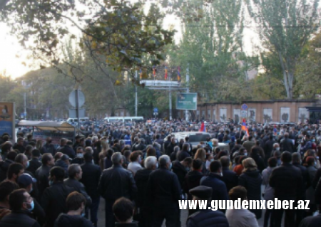 Ermənistanda Daşnaksütun Partiyası hökumət binası önündə aksiyası keçirdi