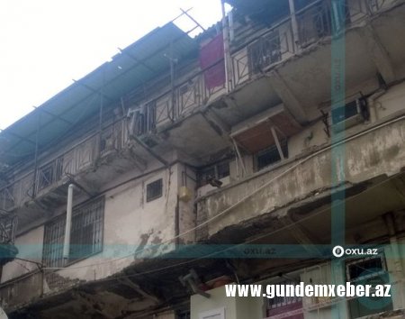 Bakının 90 yaşlı qəzalı binası: Sakinlər qorxu içində yaşayır - FOTO