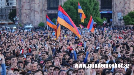 Ermənistanda etiraz aksiyaladı: Mərkəzi küçələr bağlandı