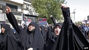İranın İslahatçılar Partiyası məcburi geyim koduna son qoymağa çağırır