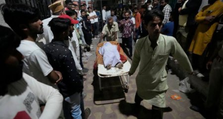 Hindistanda körpünün uçması nəticəsində ölənlərin sayı artdı