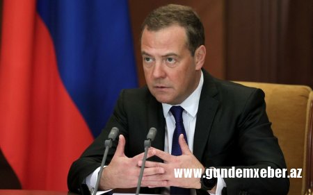 Medvedev Ukraynada mülki obyektləri hədəf seçməyə çağırır