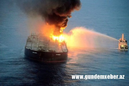 İran sahillərində tanker yandı