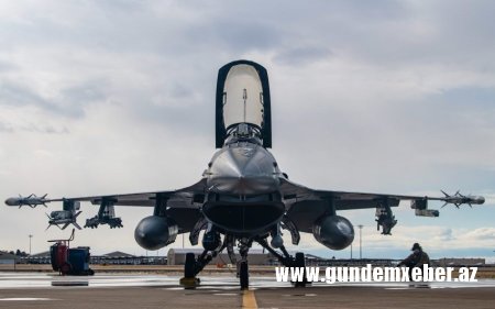 Tayvanda “F-16” pilotu səhvən mühafizə gəmisinin yaxınlığına 900 kq-lıq bomba atıb