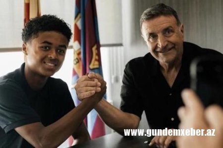 “Barselona” Kluyvertin oğlu ilə müqavilə imzaladı