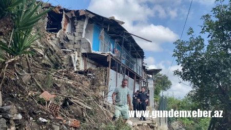 İstanbulda dəhşət: Qayalar qoparaq yaşayış evlərinin üstünə düşdü