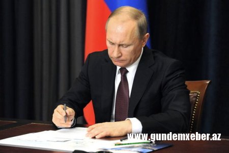 Putin əcnəbilərə Rusiya vətəndaşlığının verilməsi haqqında fərman imzalayıb