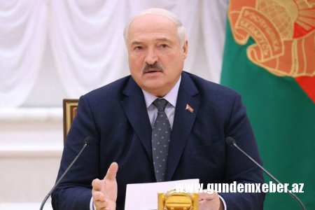 Lukaşenko vəzifədən gedən Prezident üçün təminatlarla bağlı düzəlişləri imzalayıb