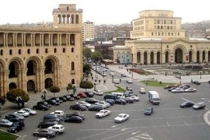 Ermənistanda jurnalisti döyən deputat köməkçisi ev dustaqlığına buraxılıb