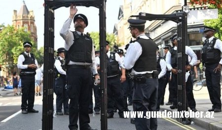 Londonda karnavalda DƏHŞƏT: 4 nəfər yaralandı, yüzlərlə saxlanılan var