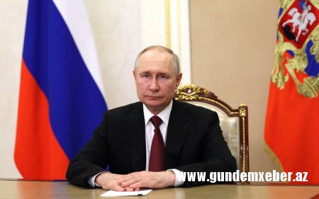 Putin Türkmənistana gedib