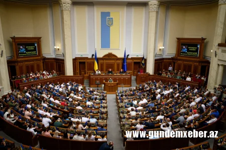 Ukrayna Ali Radası Baş nazir Denis Şmıqalı və hökuməti istefaya göndərdi