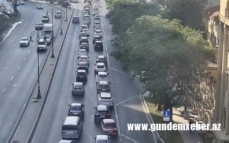 Bakının bir sıra yollarında tıxac yaranıb-SİYAHI