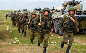 Rusiya Ermənistandakı hərbi bazasına yeni qüvvələr gətirir