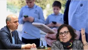 Təhsil yox, telefon var: Qızlar da, oğlanlar da məktəbdən qaçır - “Statistika kağız üzərindədir, siniflər isə boşdur"