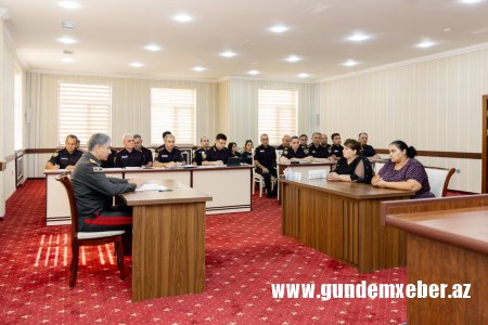Nazir Vilayət Eyvazov Naftalanda vətəndaşların müraciətlərini dinlədi və sıra baxışı keçirdi