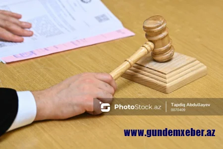 Atasını təhqir edən şəxsi öldürməkdə təqsirli bilinən 20 yaşlı gənc HƏBS OLUNDU