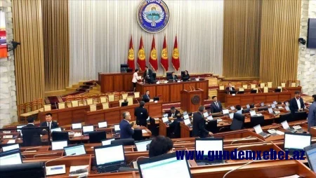 Qırğızıstan parlamenti özünü buraxmaq barədə qərar qəbul etdi
