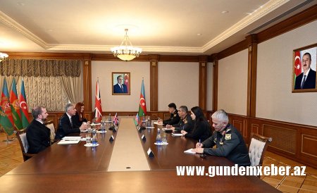 Azərbaycan və Böyük Britaniya hərbi əməkdaşlığı müzakirə ediblər